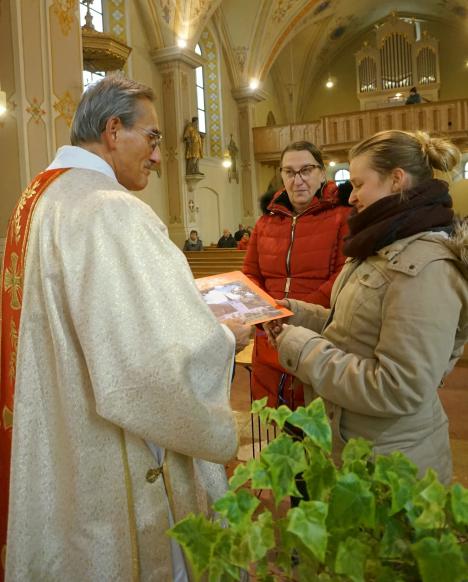 Ehrung Isabella für 15 Jahre Ministrantendienst Christkönig 2017