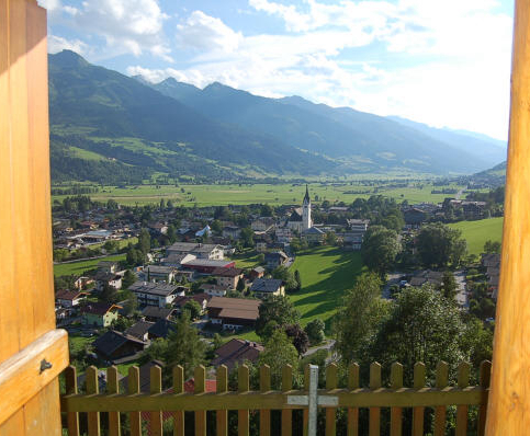 Blick von der Franziskuskapelle auf Piesendorf